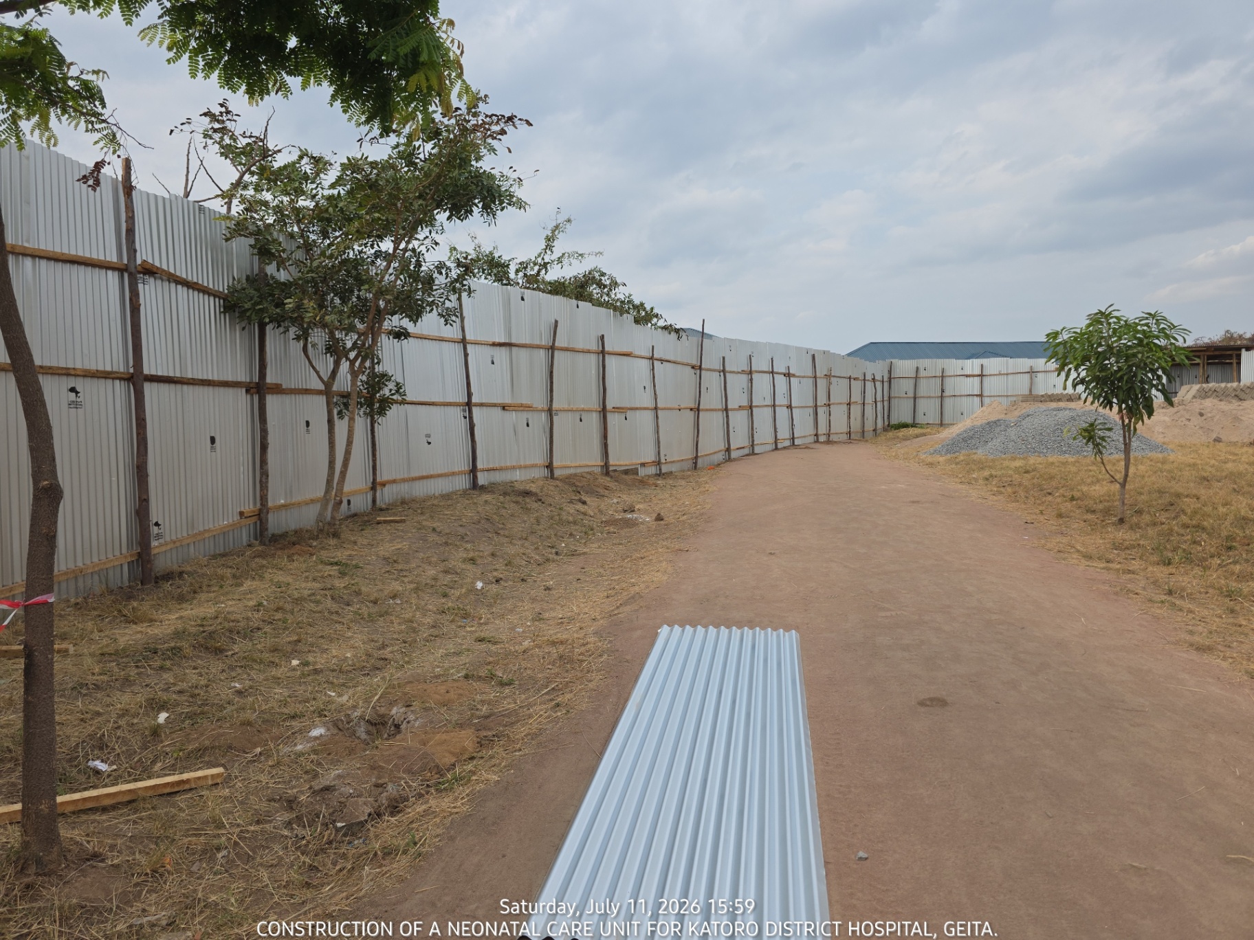 Site perimeter hoarding secured for construction